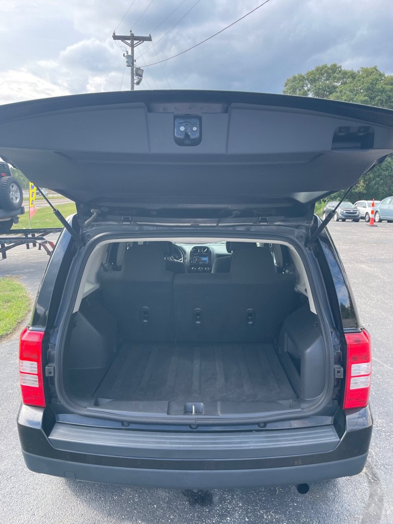 Used 2016 Jeep Patriot Latitude FWD image 18