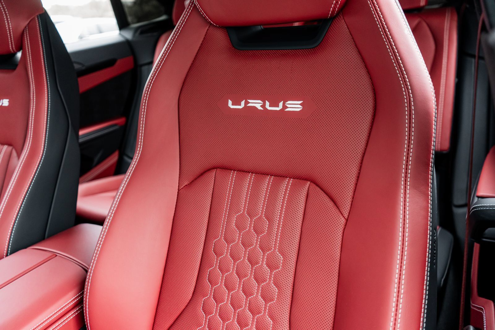 Used 2024 Lamborghini Urus S AWD/4WD image 28