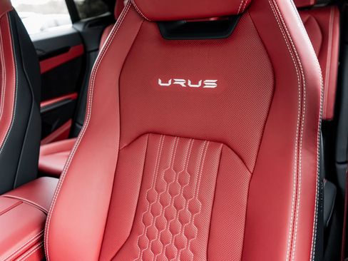 Used 2024 Lamborghini Urus S AWD/4WD image 28