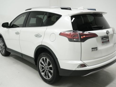 Used 2018 Toyota RAV4 Limited FWD image 5