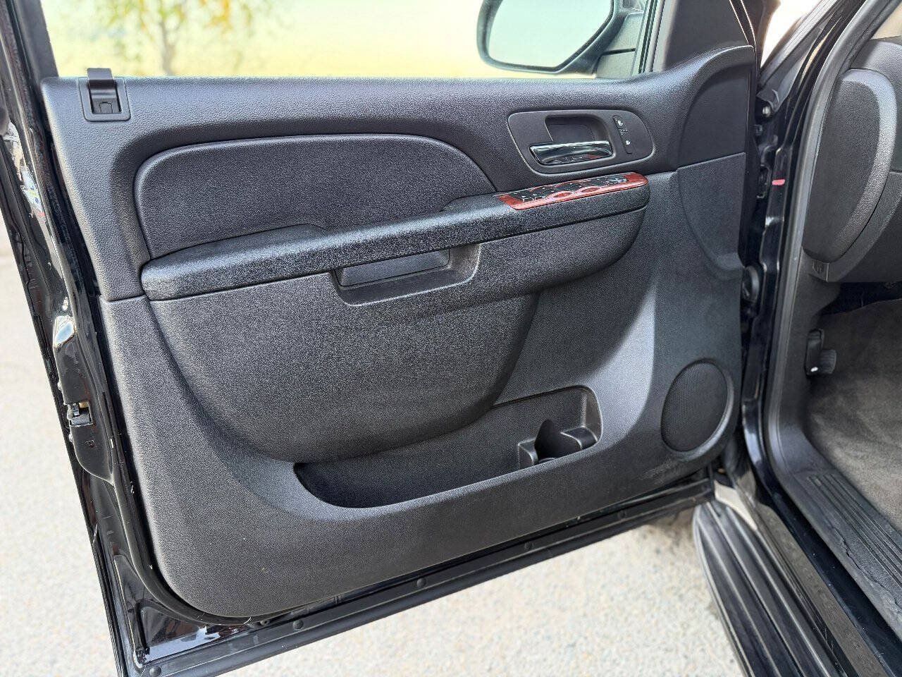 Used 2013 Chevrolet Tahoe LT RWD image 6