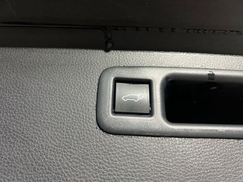 Used 2023 Toyota Highlander LE image 31