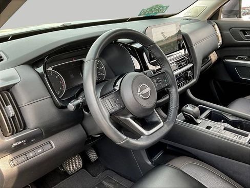 Used 2024 Nissan Pathfinder SL w/ SL Premium Package FWD image 19