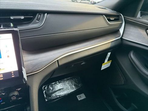 New 2025 Jeep Grand Cherokee Limited image 26