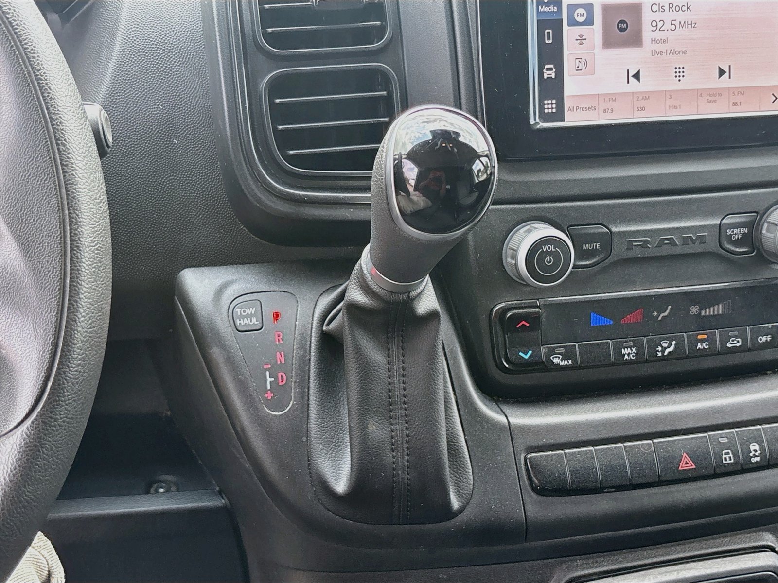 Used 2023 RAM ProMaster 2500 FWD image 16