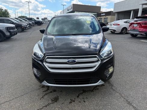 Used 2019 Ford Escape SE FWD image 2