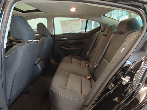 Used 2022 Nissan Altima 2.5 SV w/ SV Premium Package image 13