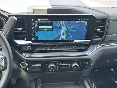 Used 2025 Chevrolet Silverado 2500 ZR2 w/ Technology Package AWD/4WD image 19