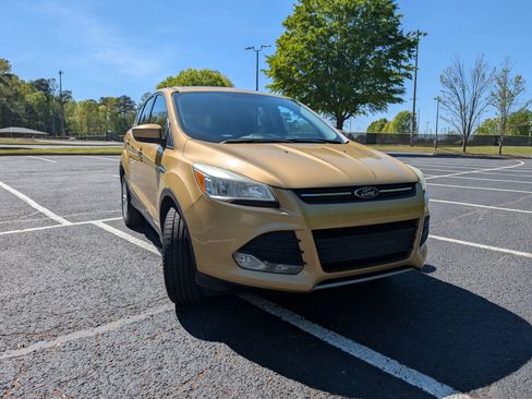 Used 2014 Ford Escape SE FWD image 2