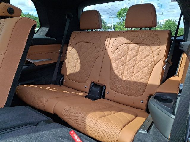 Used 2026 BMW X7 xDrive40i w/ M Sport Package AWD/4WD image 21