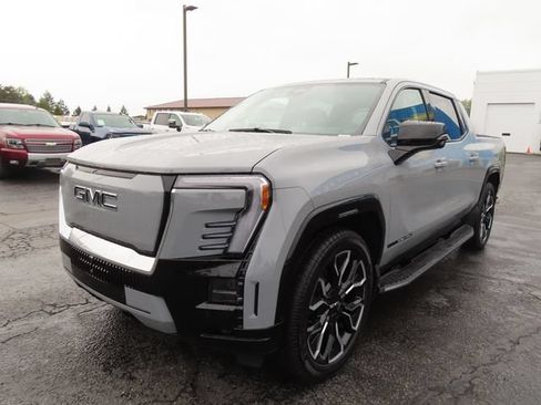 Used 2025 GMC Sierra EV Denali AWD/4WD image 3