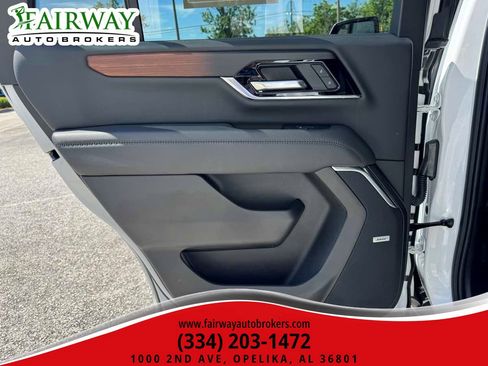 Used 2025 GMC Yukon Denali AWD/4WD image 46