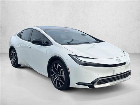 Used 2024 Toyota Prius Prime FWD image 3