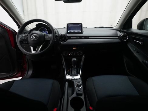 Used 2017 Toyota Yaris iA image 5