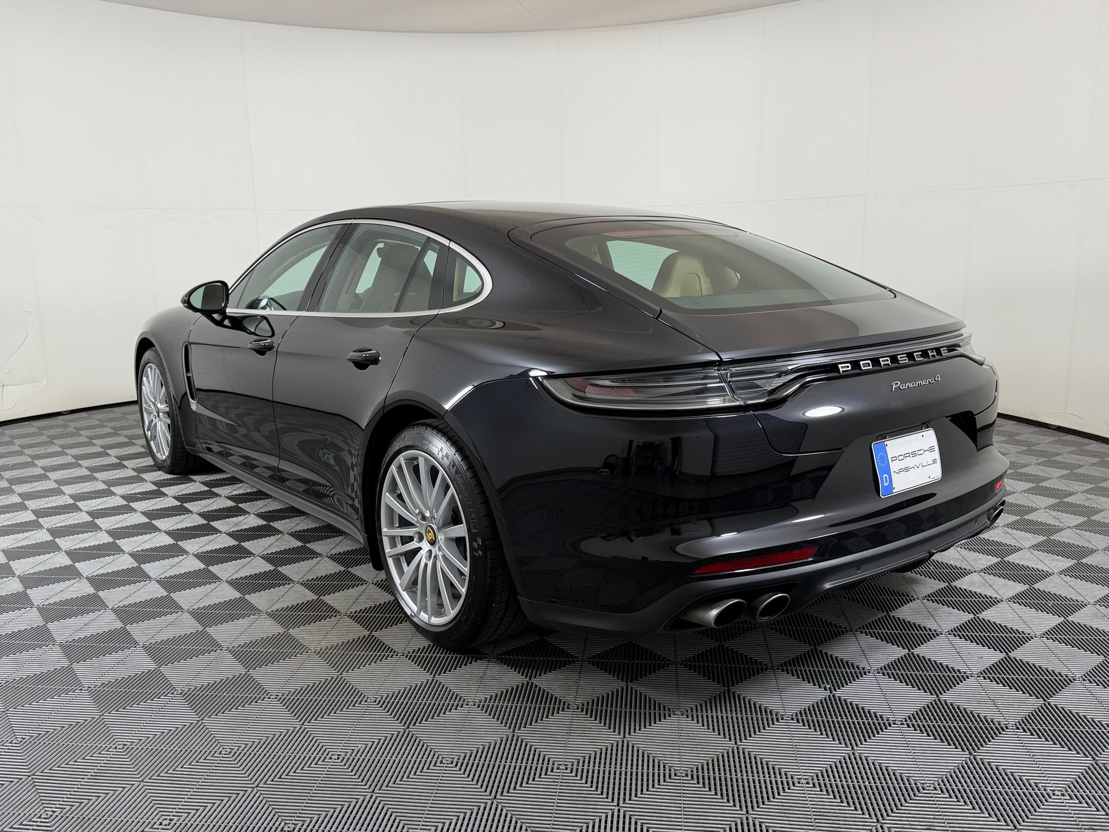 Certified 2023 Porsche Panamera 4 Platinum Edition AWD/4WD image 3