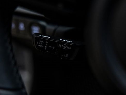 Used 2025 Porsche 911 Carrera image 37