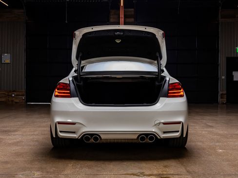 Used 2017 BMW M4 Coupe RWD image 8