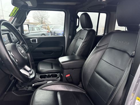 Used 2018 Jeep Wrangler Unlimited Sahara image 11