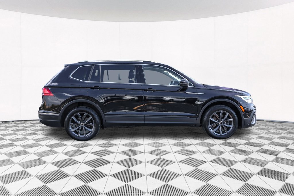 Used 2023 Volkswagen Tiguan SE w/ Panoramic Sunroof Package AWD/4WD image 12