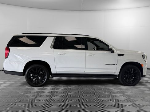 Used 2022 GMC Yukon XL Denali w/ Denali Ultimate Package AWD/4WD image 9