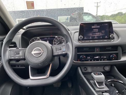 Used 2024 Nissan Rogue SV AWD/4WD image 9