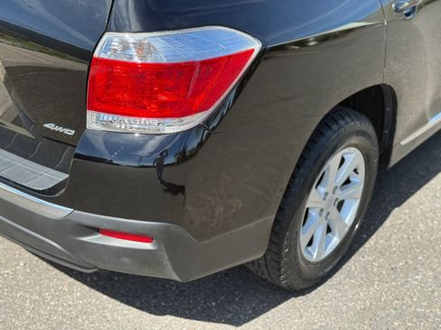 Used 2011 Toyota Highlander 4WD w/ Tech Pkg image 28