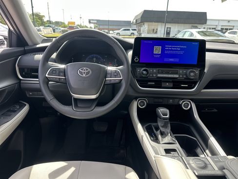 Used 2026 Toyota Grand Highlander XLE image 15