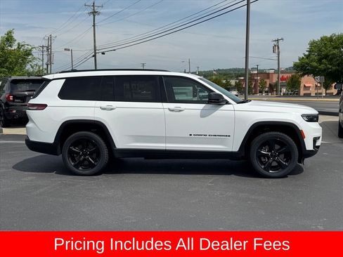 Used 2023 Jeep Grand Cherokee L Limited w/ Black Appearance Package RWD image 2