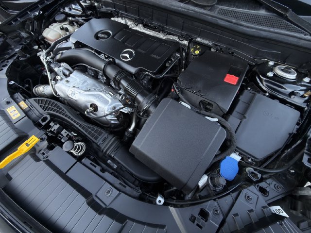 Used 2022 Mercedes-Benz GLB 250 4MATIC w/ Premium Package Lite image 32