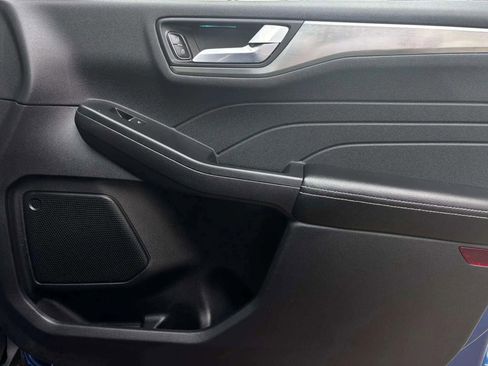 Used 2022 Ford Escape Titanium w/ Class II Trailer Tow Package image 8