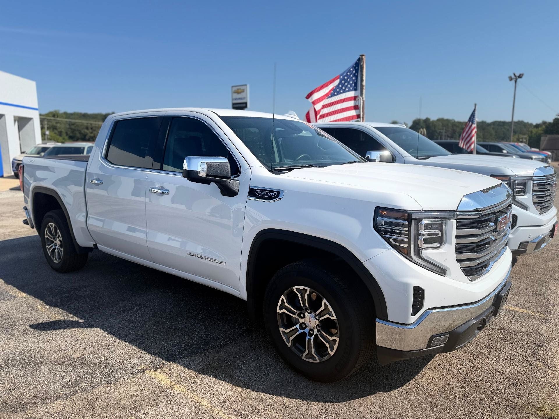 Used 2026 GMC Sierra 1500 SLT AWD/4WD image 1