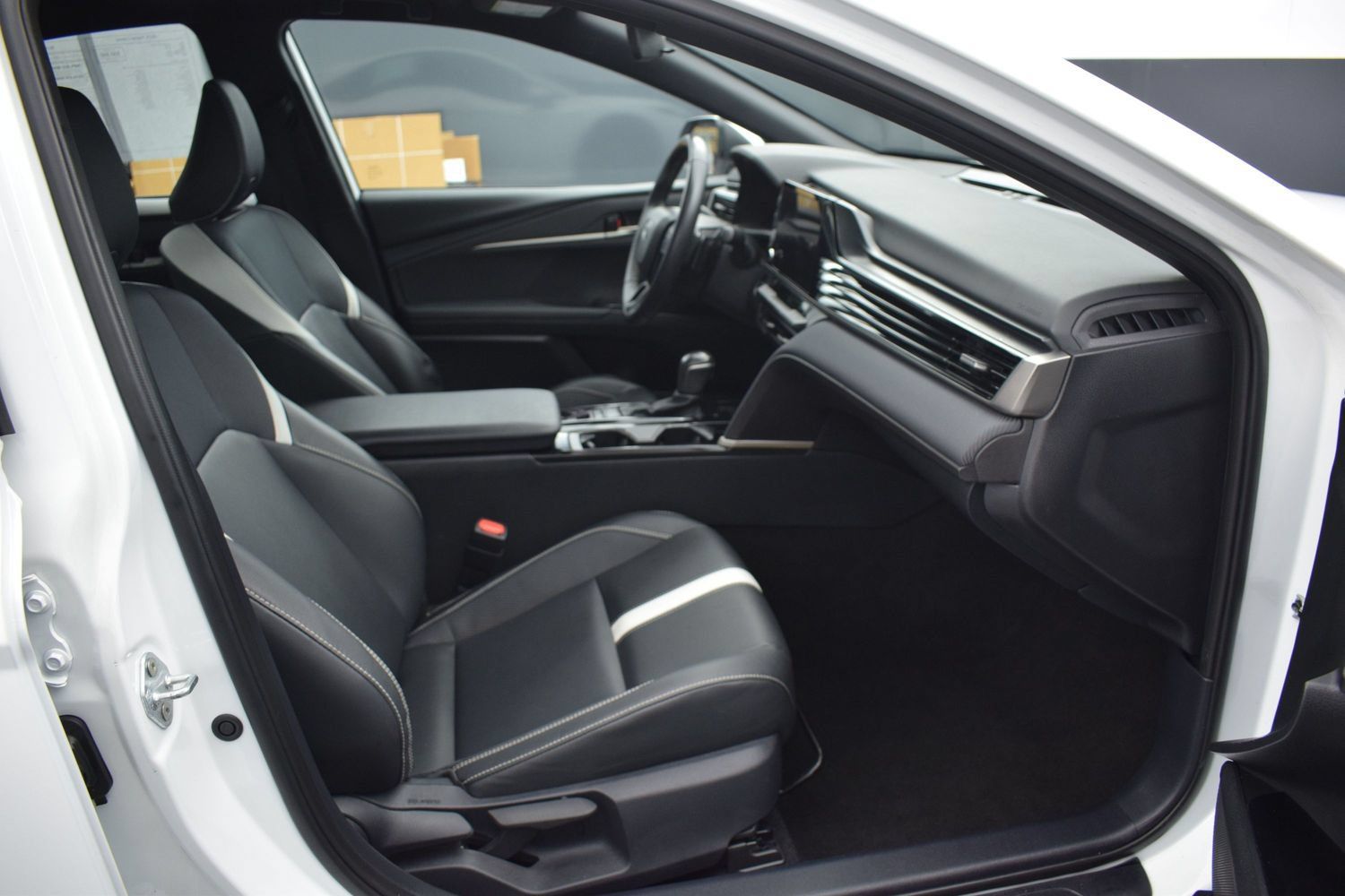 Used 2025 Toyota Camry SE FWD image 10