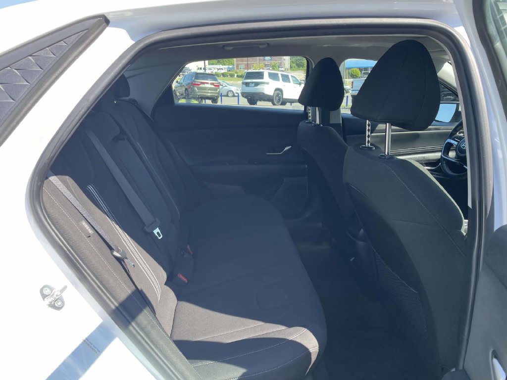 Used 2025 Hyundai Elantra SEL FWD image 17