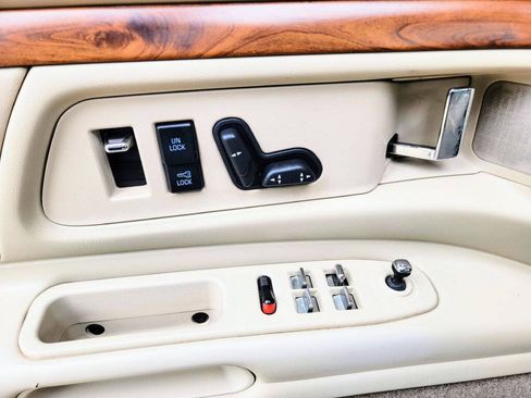 Used 1997 Oldsmobile 88 LSS FWD image 10