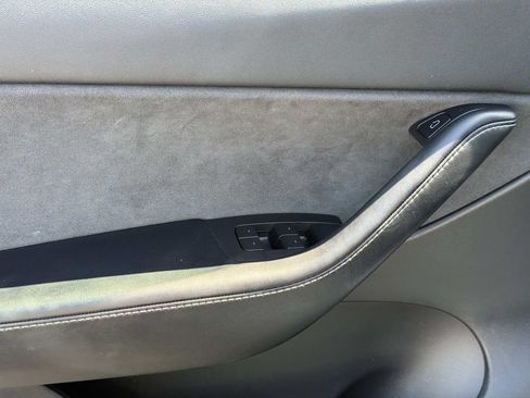 Used 2021 Tesla Model Y Long Range AWD/4WD image 22