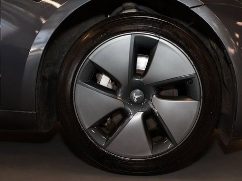 Used 2023 Tesla Model 3 Standard Range image 27