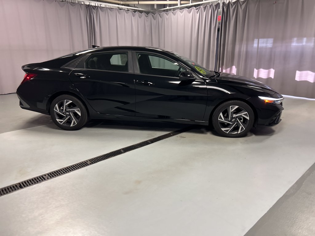 Used 2025 Hyundai Elantra Sport FWD image 8
