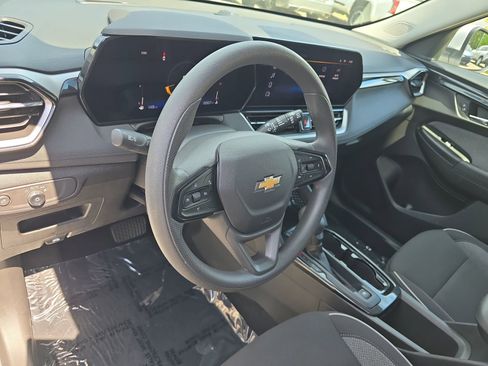 Used 2025 Chevrolet TrailBlazer LT FWD image 15
