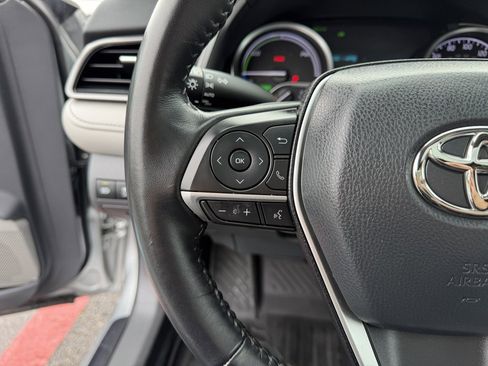 Used 2021 Toyota Camry XLE w/ Navigation Upgrade Package image 17