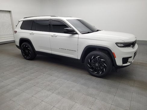 Used 2022 Jeep Grand Cherokee L Laredo w/ Luxury Tech Group I image 11