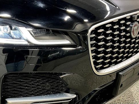 Used 2021 Jaguar F-PACE image 30