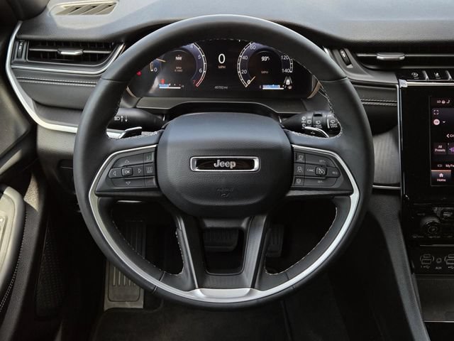 Used 2025 Jeep Grand Cherokee Altitude AWD/4WD image 19