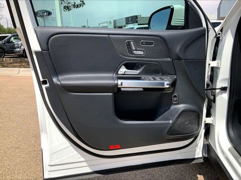 Used 2025 Mercedes-Benz GLB 250 4MATIC image 22