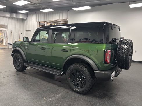 New 2025 Ford Bronco Outer Banks w/ Black Appearance Package image 9