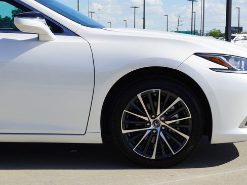 Certified 2024 Lexus ES 350 w/ Premium Package FWD image 9