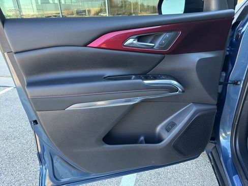 Used 2025 Chevrolet Traverse Z71 w/ Driver Confidence Package image 14