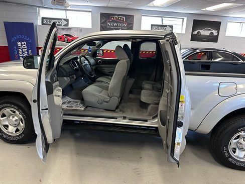 Used 2011 Toyota Tacoma 4x4 Access Cab V6 w/ SR5 Pkg #2 image 25