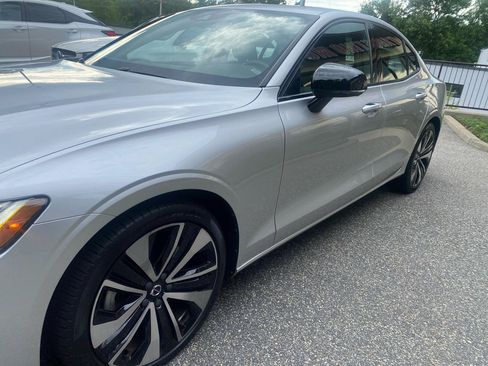 Used 2022 Volvo S60 B5 Momentum w/ Premium Package AWD/4WD image 30
