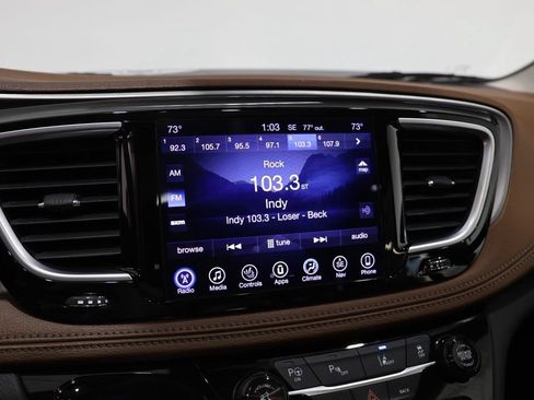 Used 2017 Chrysler Pacifica Limited w/ UConnect Theater Package FWD image 24