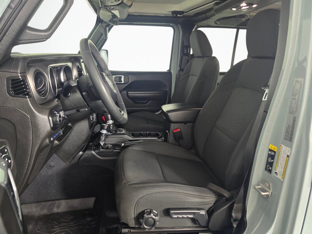 Used 2023 Jeep Wrangler Unlimited AWD/4WD image 13